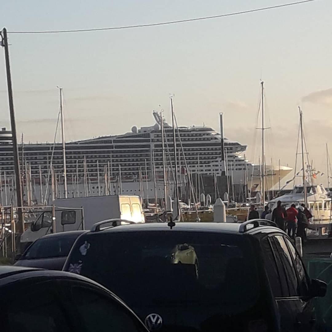 Lesembruns Hotel Le Havre Buitenkant foto